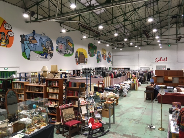 Après plusieurs mois de travaux, le magasin peut de nouveau accueillir les clients dans des locaux neufs. Fondation Armée du Salut Magasin-solidaire-ACI-Vaulx-en-Velin