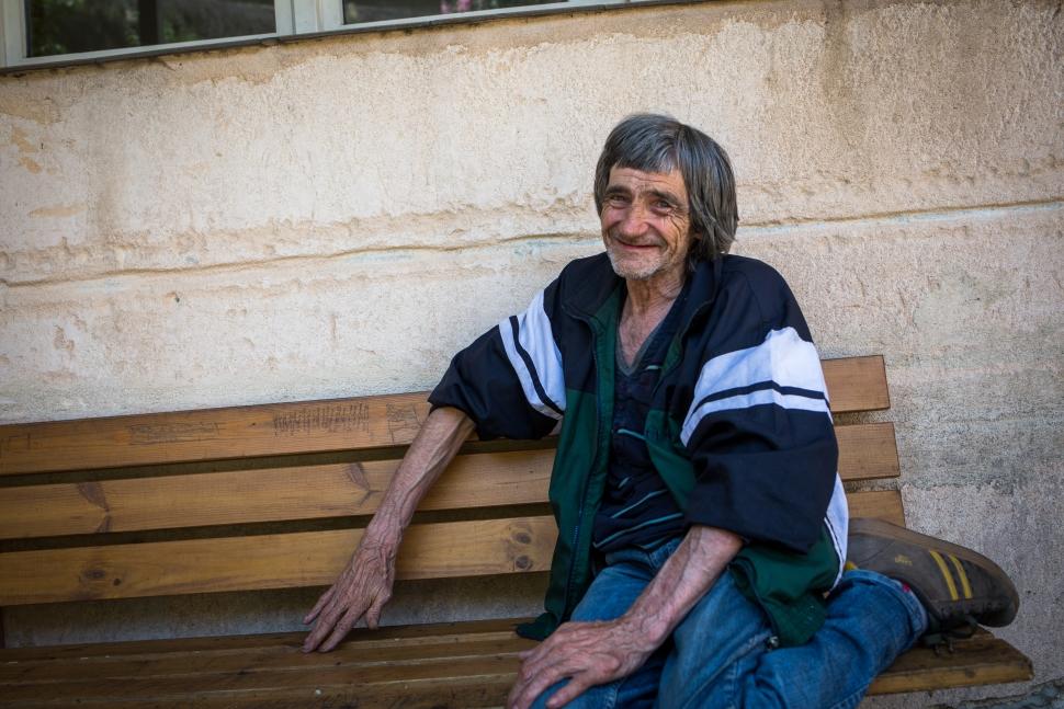 « J’étais cet homme invisible parmi les ombres de la rue », Michel, ancien SDF « J’étais cet homme invisible parmi les ombres de la rue », Michel, ancien SDF