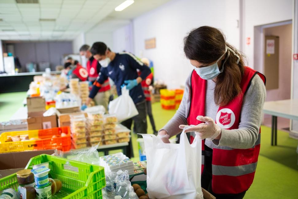 Distribution alimentaire lors de la pandemie de COVID19.Paris
