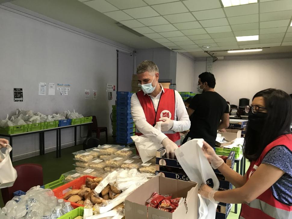 « Grâce à l’Armée du Salut nous pouvons aider plus de 400 personnes à se nourrir tous les soirs » Bénévole Soupes de nuit aide alimentaire urgence social SDF pauvreté