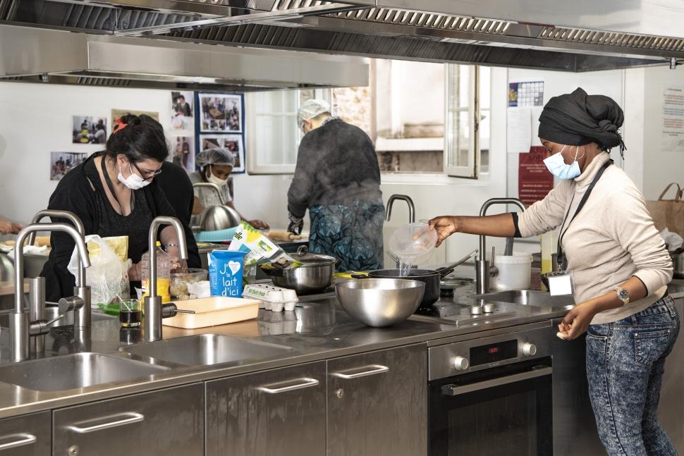 Pour une meilleure alimentation des familles en hôtel social - Photo : Vincent Gerbet Partager ses cuisines pour une meilleure alimentation des familles en hôtel social