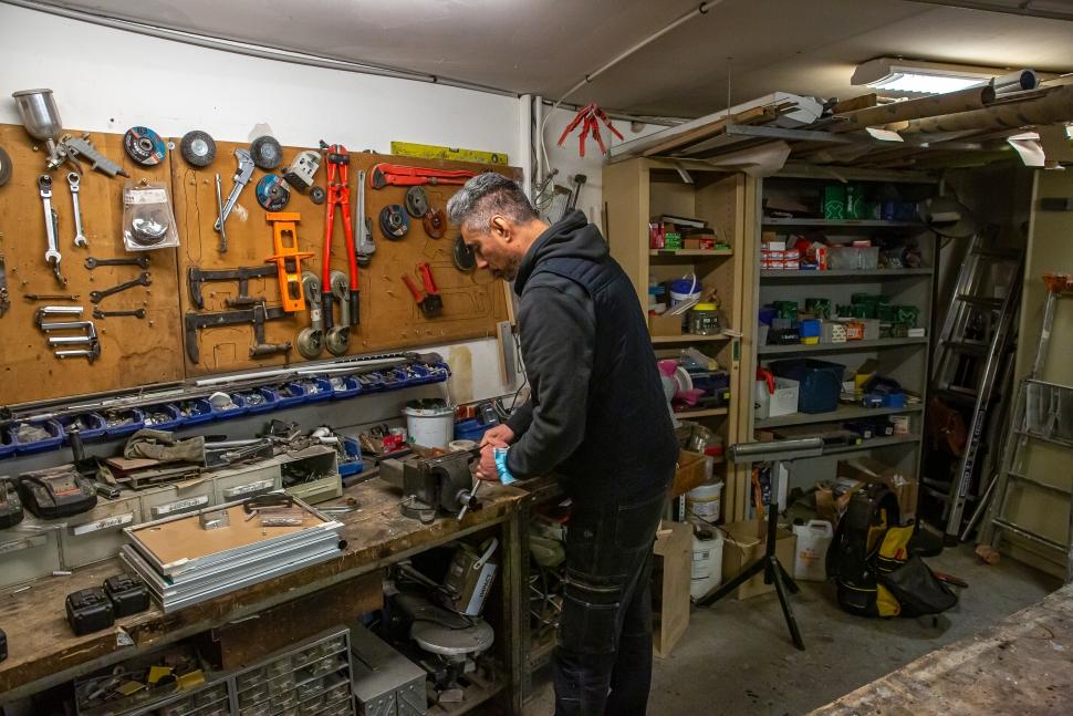 Raymond est agent de maintenance Emploi Chômage Insertion Sociale Salaire Dignité Pouvoir d'achat Autonomie