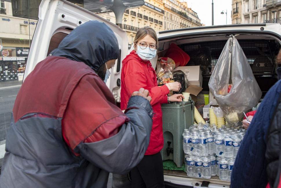 Lorane : le visage de la nouvelle génération des bénévoles - Crédit : Vincent Gerbet Bénévole aide alimentaire urgence solidarité nouvelle génération soutien SDF