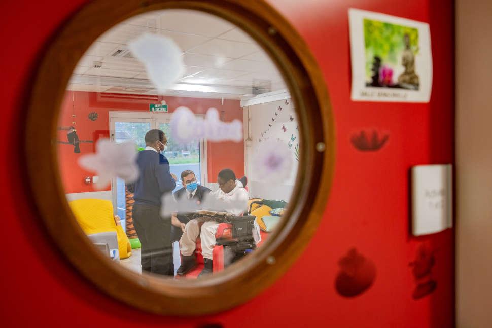 Au service de la dignité des personnes Au service de la dignité des personnes