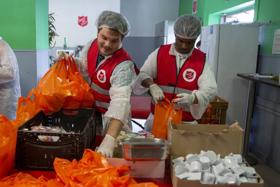 Ukraine : A Marseille, l'Armée du Salut distribue 500 repas par jour