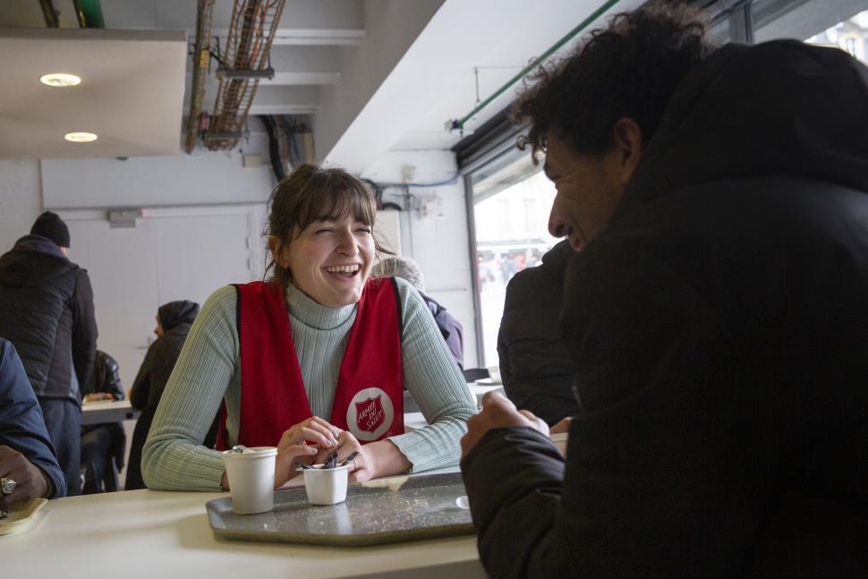 Jeunes et bénévoles à la Fondation de l’Armée du Salut 