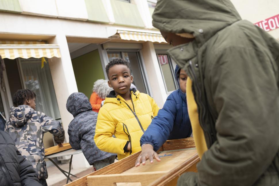 CHU "L'ARMADAMES" géré par l'Armée du Salut au sein du site des Grandes Voisines à Francheville, à l'ouest de Lyon. Eric (7), fils de Mme Faith ALFRED. CHU L'ARMADAMES Lyon