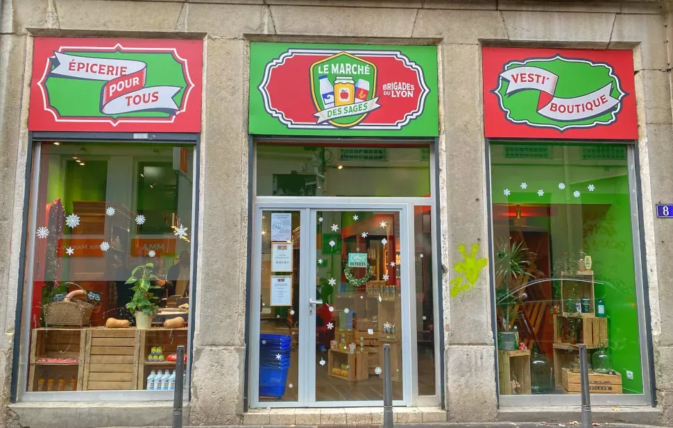 Le marché des sages épicerie sociale et solidaire de la Fondation de l’Armée du Salut installée à Lyon 3e dans le quartier de Moncey Le marché des sages épicerie sociale et solidaire de la Fondation de l’Armée du Salut installée à Lyon 3e dans le quartier de Moncey