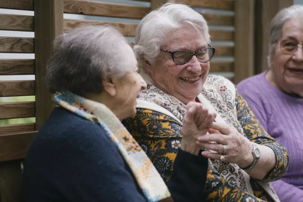 Des personnes âgées échangent entre elles lors des rencontres d'automne organisées par le Soleil d'automne, EHPAD de la Fondation de l'Armée du Salut à Tonneins Des personnes âgées échangent entre elles lors des rencontres d'automne organisées par le Soleil d'automne, EHPAD de la Fondation de l'Armée du Salut à Tonneins