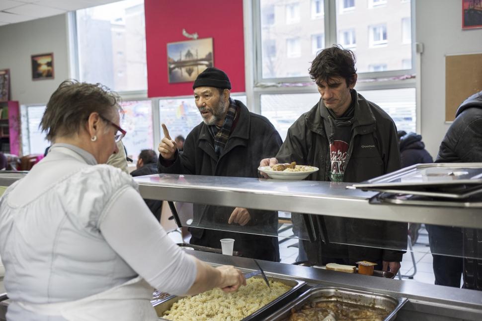 L’Armée du Salut Salut lutte contre la pauvreté et l’exclusion sociale en fournissant une aide alimentaire d’urgence 