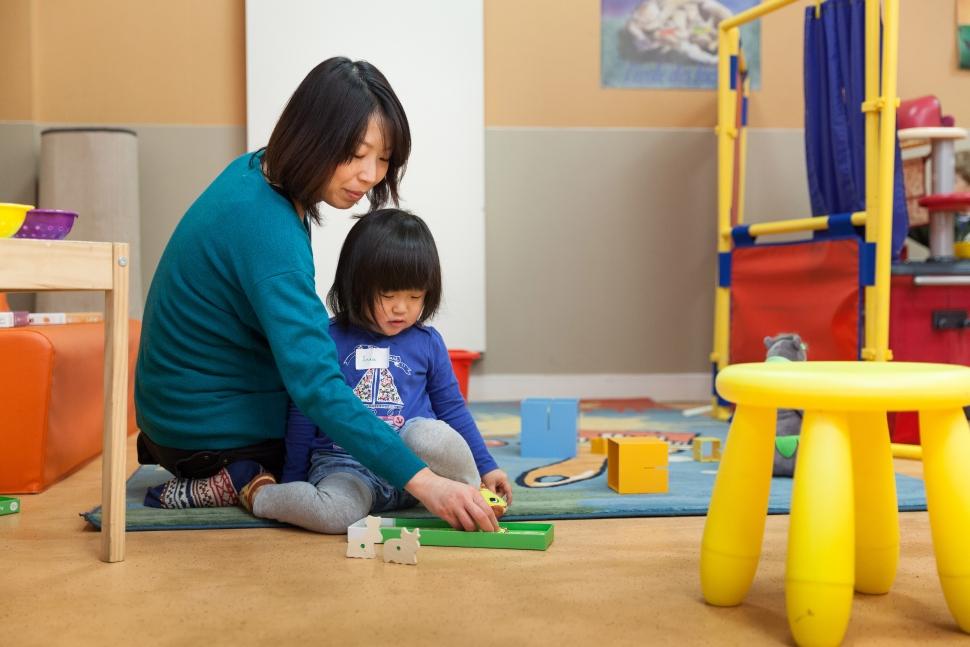 Etablissement de la Fondation de l’Armée du Salut, l’Arche de Noé est un centre socio-culturel ouvert à tous les enfants du quartier de la Guillotière à Lyon et à leurs parents Lyon accueil enfants parents espace jeux Arche de Noé Lyon