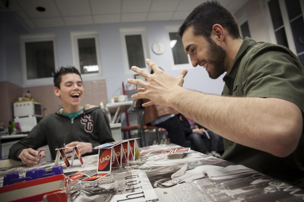 L'ITEP Nazareth de la Fondation de l'Armée du Salut accueille d'enfants et d'adolescents souffrant de troubles du comportement ou de problèmes sociaux et scolaires atelier jeux ITEP jeunes éducateurs spécialisés Fondation Armée du Salut