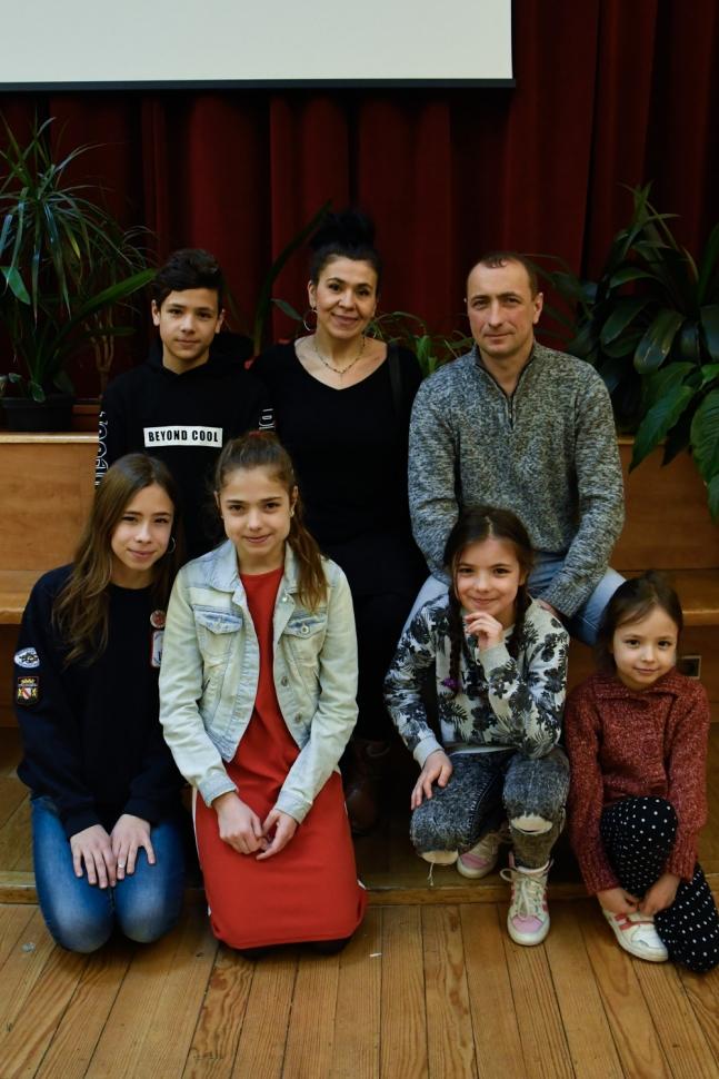 Victoria, entourée de sa famille Victoria, entourée de sa famille