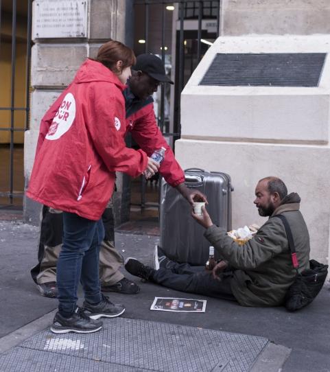 SDF. Maraude matinale ADS dans les quartiers autour de Gare du Nord et de l'Est à Paris. Octobre 2018.