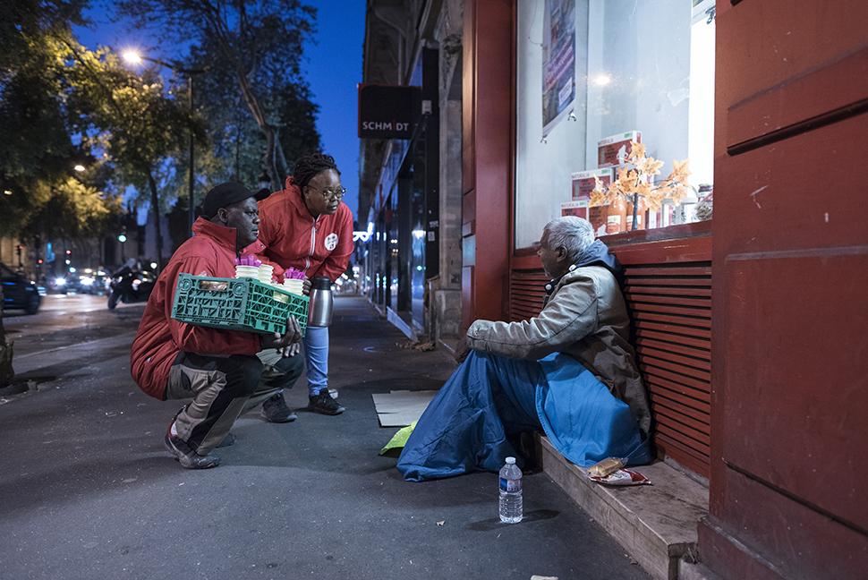 Ramsahah Teeluckhand, SDF. Maraude matinale de l'Armée du Salut dans les quartiers autour de Gare du Nord et de l'Est à Paris. Octobre 2018.
