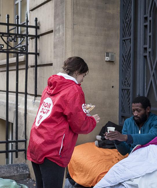 SDF. Maraude matinale ADS dans les quartiers autour de Gare du Nord et de l'Est à Paris. Octobre 2018.
