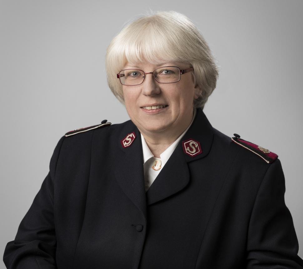 Colonelle Eliane Naud Présidente des Ministères Féminins Ministères féminins et familles