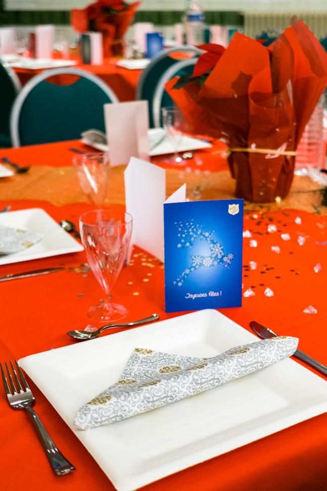Le repas familial de Noël ne se compose que de choses simples Le repas familial de Noël ne se compose que de choses simples