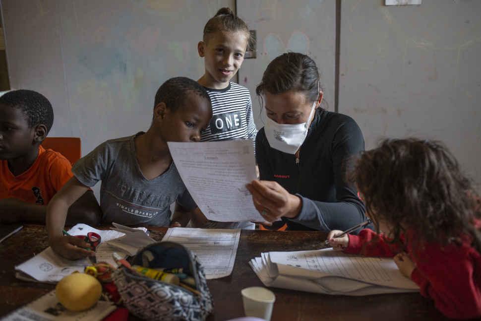 Permettre l’accès et la transmission du savoir en devenant bénévole