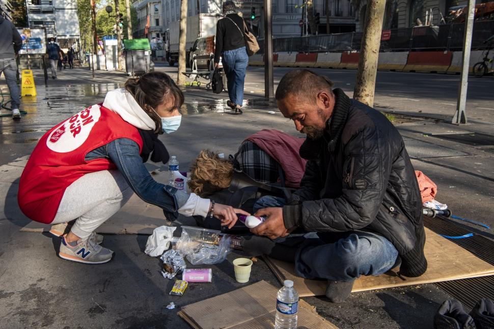 Bénévolat engagement solidarité bien-être service aux autres dévouement social