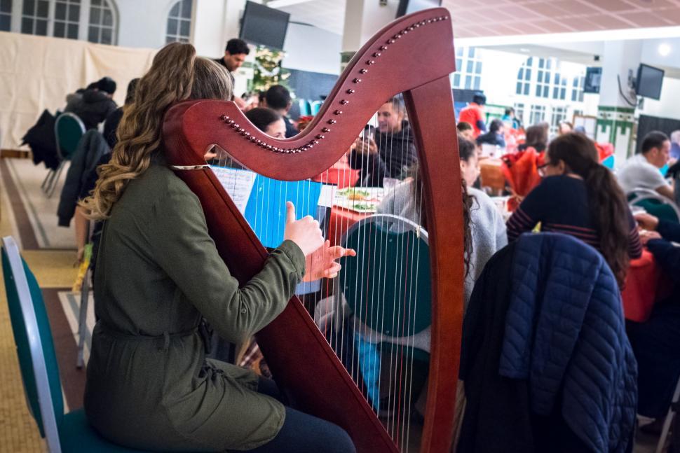 Repas de Noël du 24 décembre 2019 de l'Armée du Salut au Palais de la Femme. Justine Fêtes de fin d’année : Des réveillons solidaires et festifs pour les personnes en situation de fragilité
