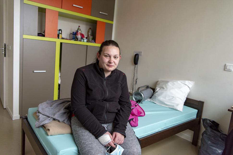 Une personne dans un hébergement d'urgence