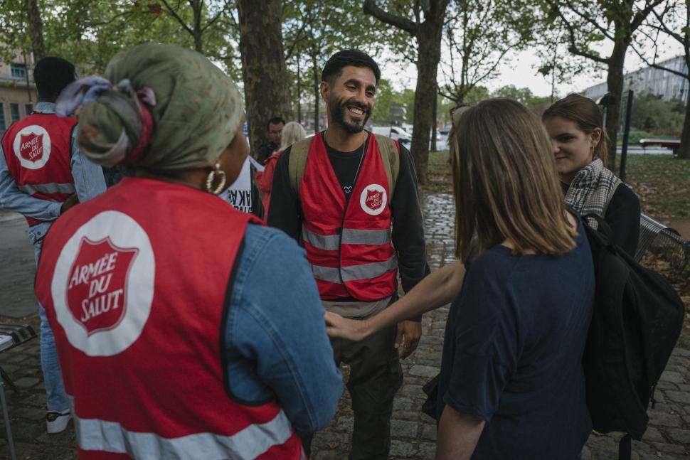 Bénévole exilé Halte humanitaire