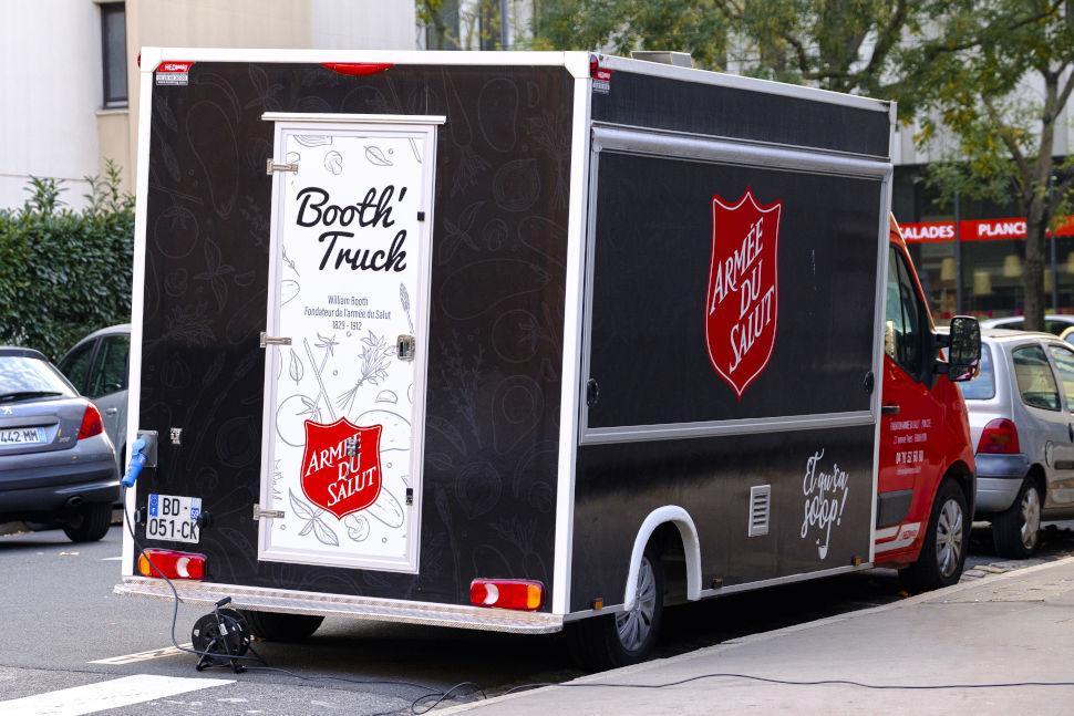 Le Booth truck distribue 200 repas par jour Le Booth truck distribue 200 repas par jour
