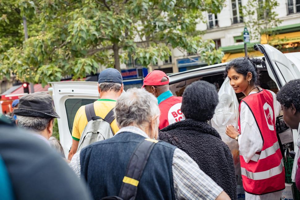 Jeunes et bénévoles à la Fondation de l’Armée du Salut 