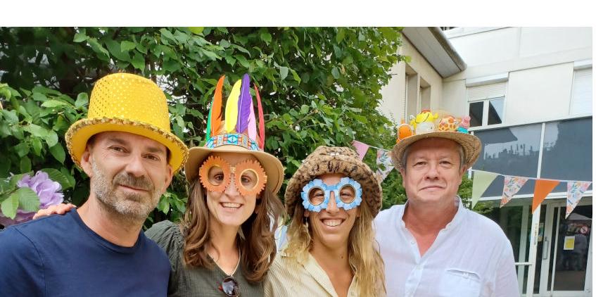 L'équipe de direction déguisée pour la fête