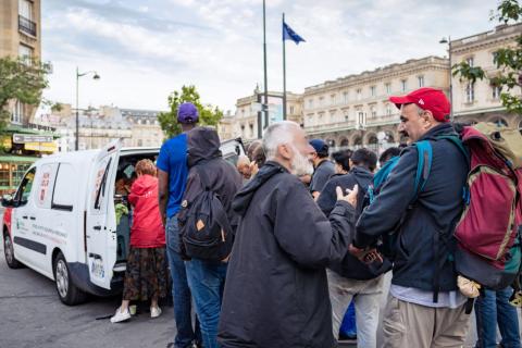 Un distribution alimentaire de l'Armée du Salut