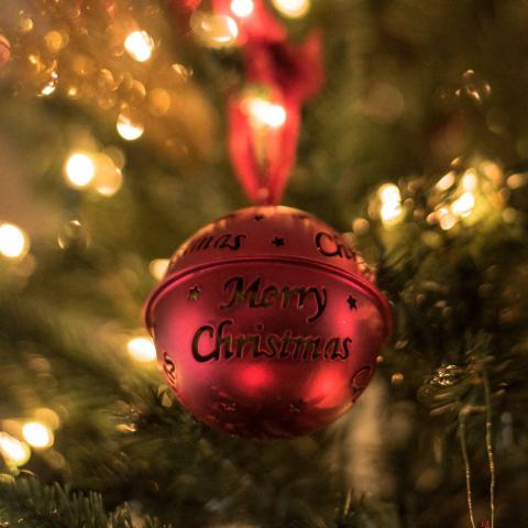 Décoration de Noël signe de la lumière qui brille dans l'obscurité