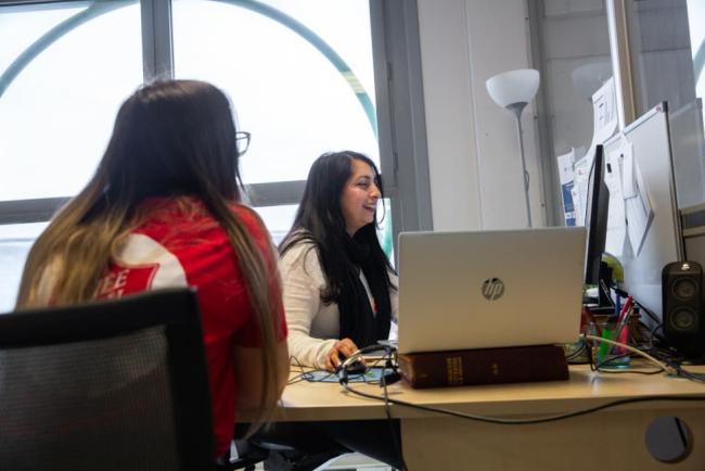 Accéder à l’emploi est un chemin semé d’embûches pour les femmes fragilisées. Accéder à l’emploi est un chemin semé d’embûches pour les femmes fragilisées.