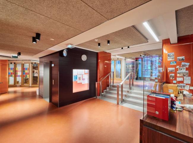 Intérieur du centre d'accueil d'urgence Mouzaïa de l'Armée du Salut Intérieur du centre d'accueil d'urgence Mouzaïa de l'Armée du Salut