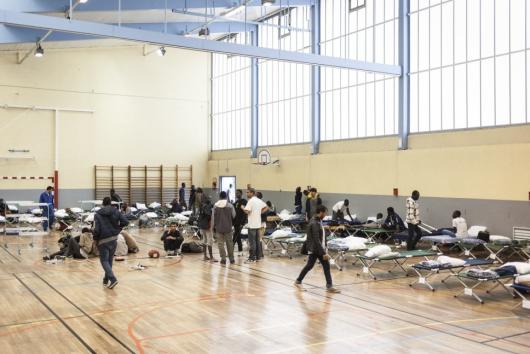 Accueil migrants gymnase Paris Fondation Armée du Salut 