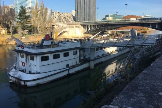 Amarré Pont de Neuilly, le « Bateau » de l’Armée du Salut fête ses 10 ans au service des plus précaires