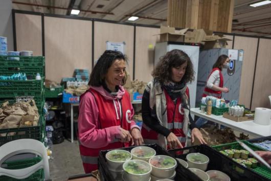 Quand l’Armée du Salut distribue grâce à vous des repas aux réfugiés ukrainiens arrivés à Marseille