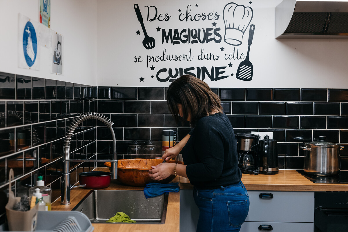 Saana (Service EMPAP loger en Hôtel par le 115) vient cuisiner à la Bonne Adresse