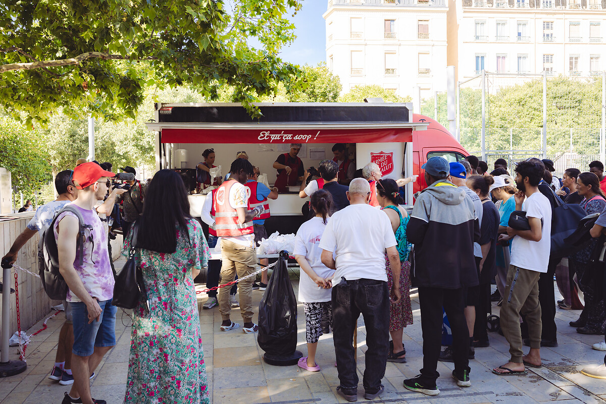 Les bénéficiaires patientent.