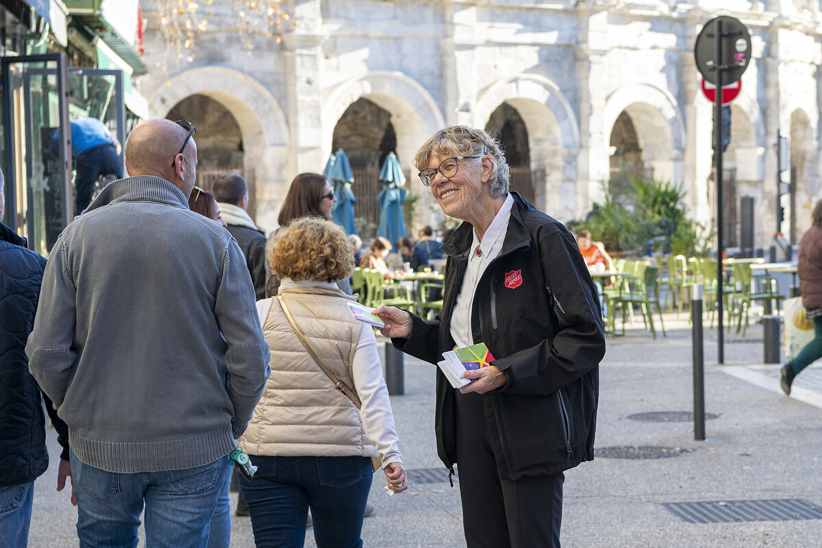 Congrégation Armée du salut - Poste de Nîmes Janvier 2024.• Thérèse Villar (Officier à la retraite) Stand biblique e