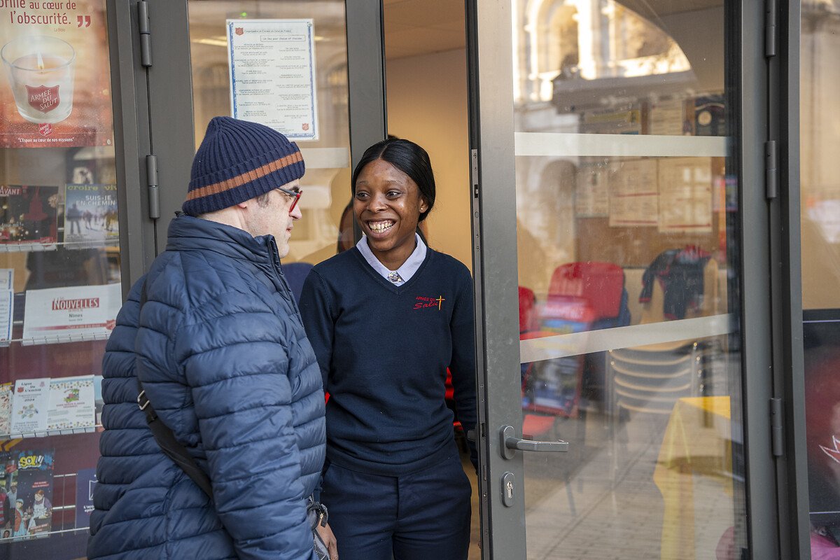 Congrégation Armée du salut - Poste de Nîmes Janvier 2024.• Lothar Bonin (membre).• Gloria Luyeye (Cadette en stage)