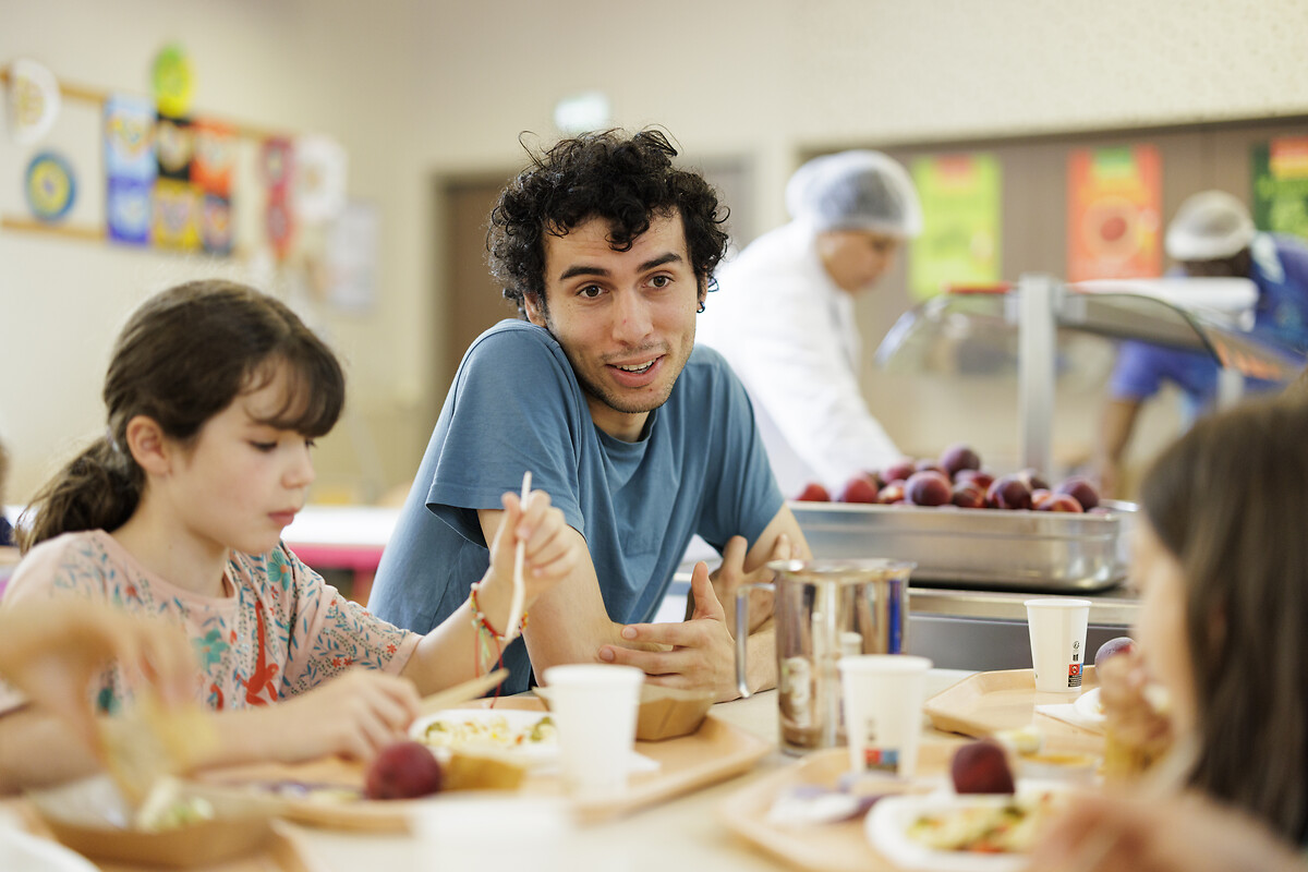 Jules Nundel.animateur et Juliette PERRIN