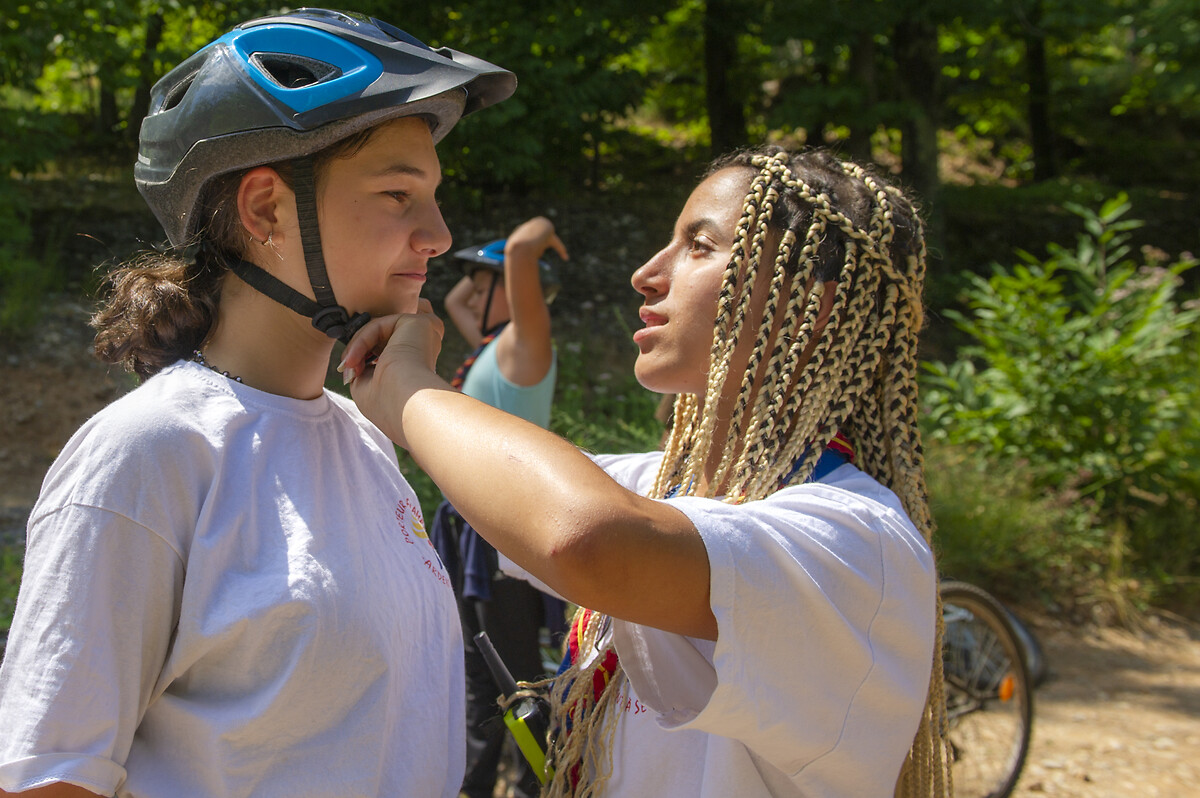 701 Hakobyan Vahe Hakobyan Mane Rania Chaanoun (animatrice) sortie à vélo