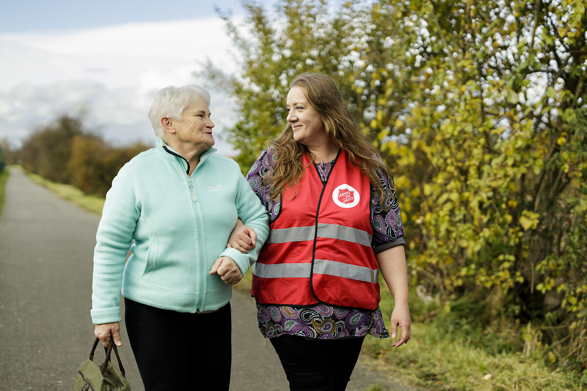 Barbara Roubeaud et Marlène Wininger Scène de vie avec Barbara Roubeaud (en extérieur) après le cours de sport