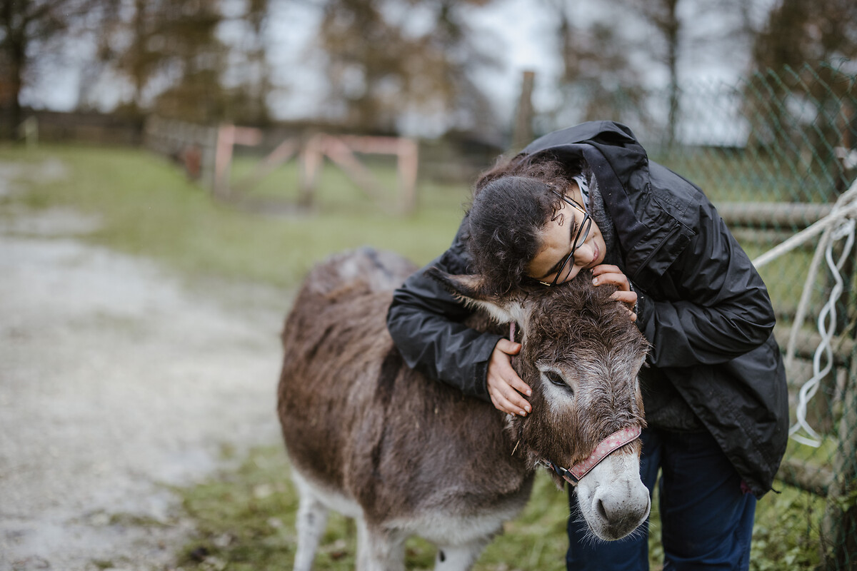 Fatima Boudiouan à la ferme pédagogique du château d'Auvilliers, lundi 25 novembre 2024.