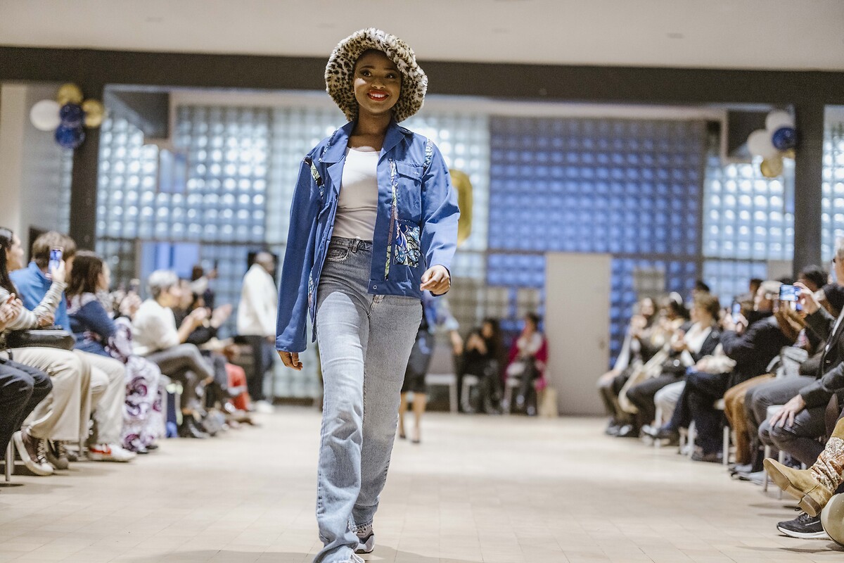 Défilé organisé à l’occasion des 90 ans de la Cité de Refuge, à Paris, jeudi 7 décembre 2023.