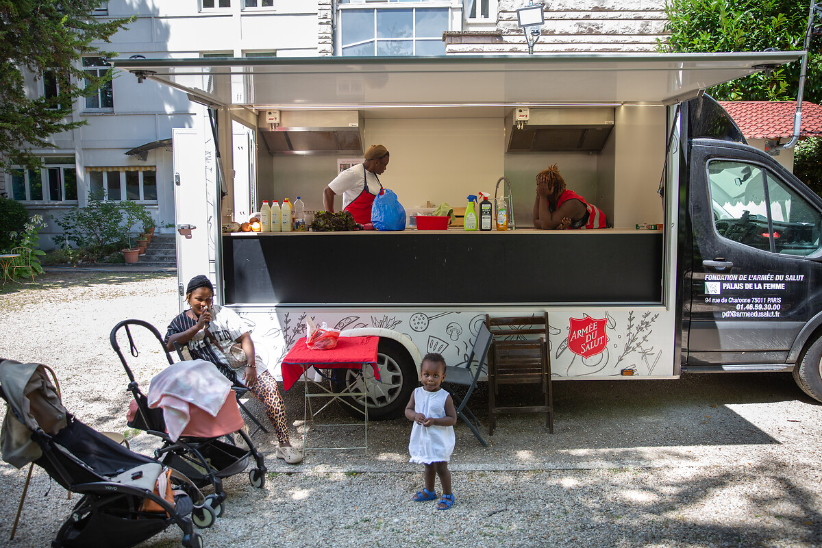 Traore Satou et Konesia Malika, Fofana Fatimata et Fofana Alima.Traore Sarah Malika toutes vivent dans le meme hotel à Porte de Montreuil.