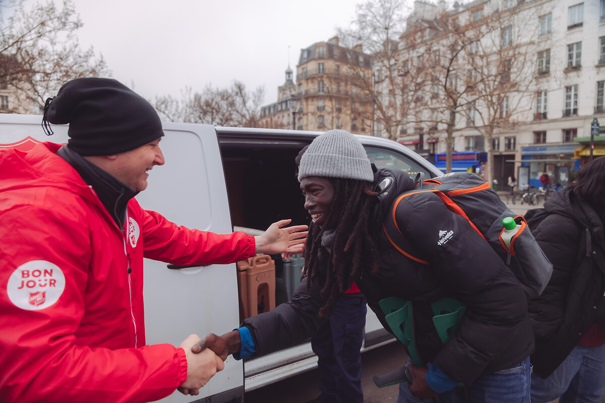 Eté et précarité : l’Armée du Salut poursuit ses dispositifs à Paris et recherche des bénévoles