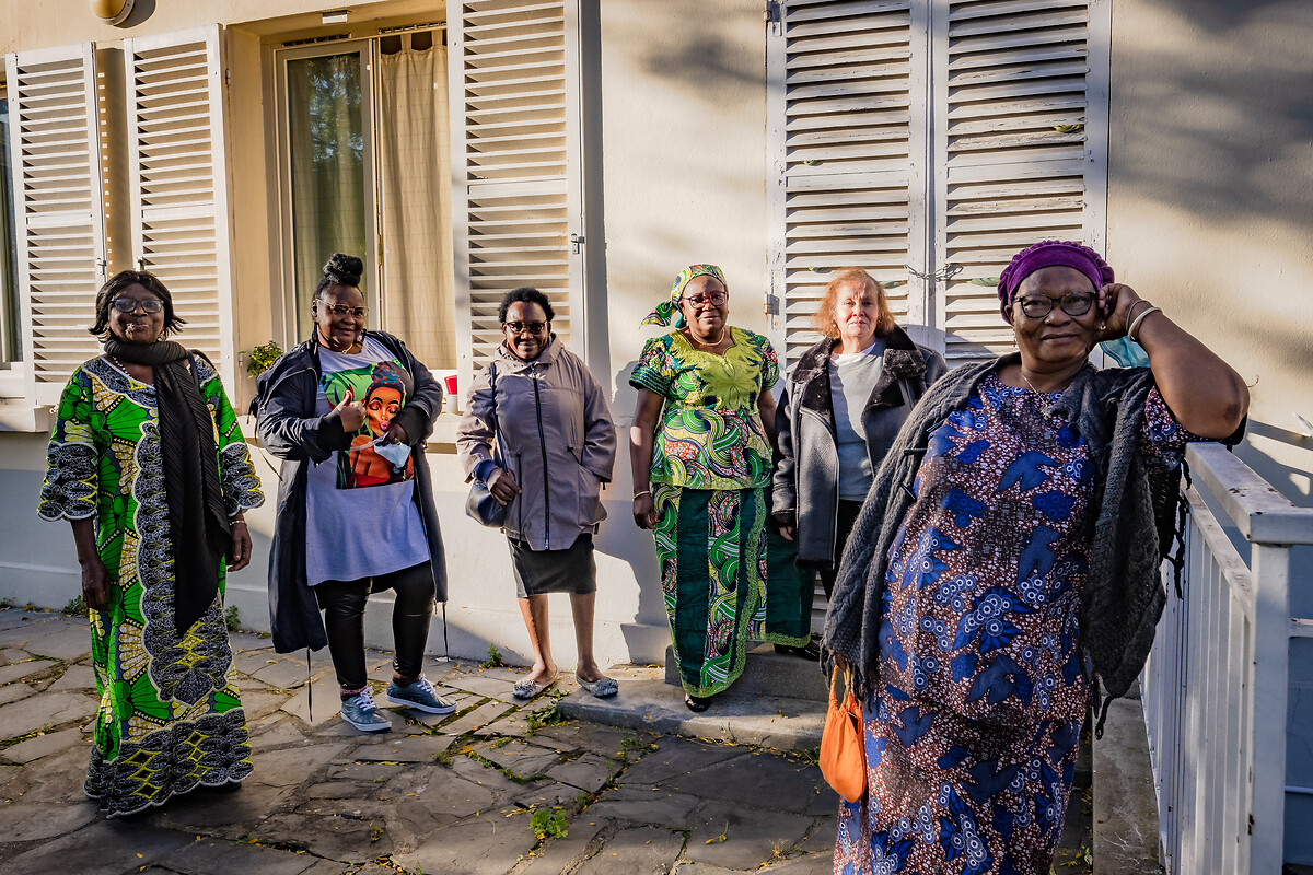 De gauche à droite :.Sophia Joao, Charlotte Koko, Rosine Bakouna, Pauline Vivee, Marie Carmen Arllemise, Elia Yabanga