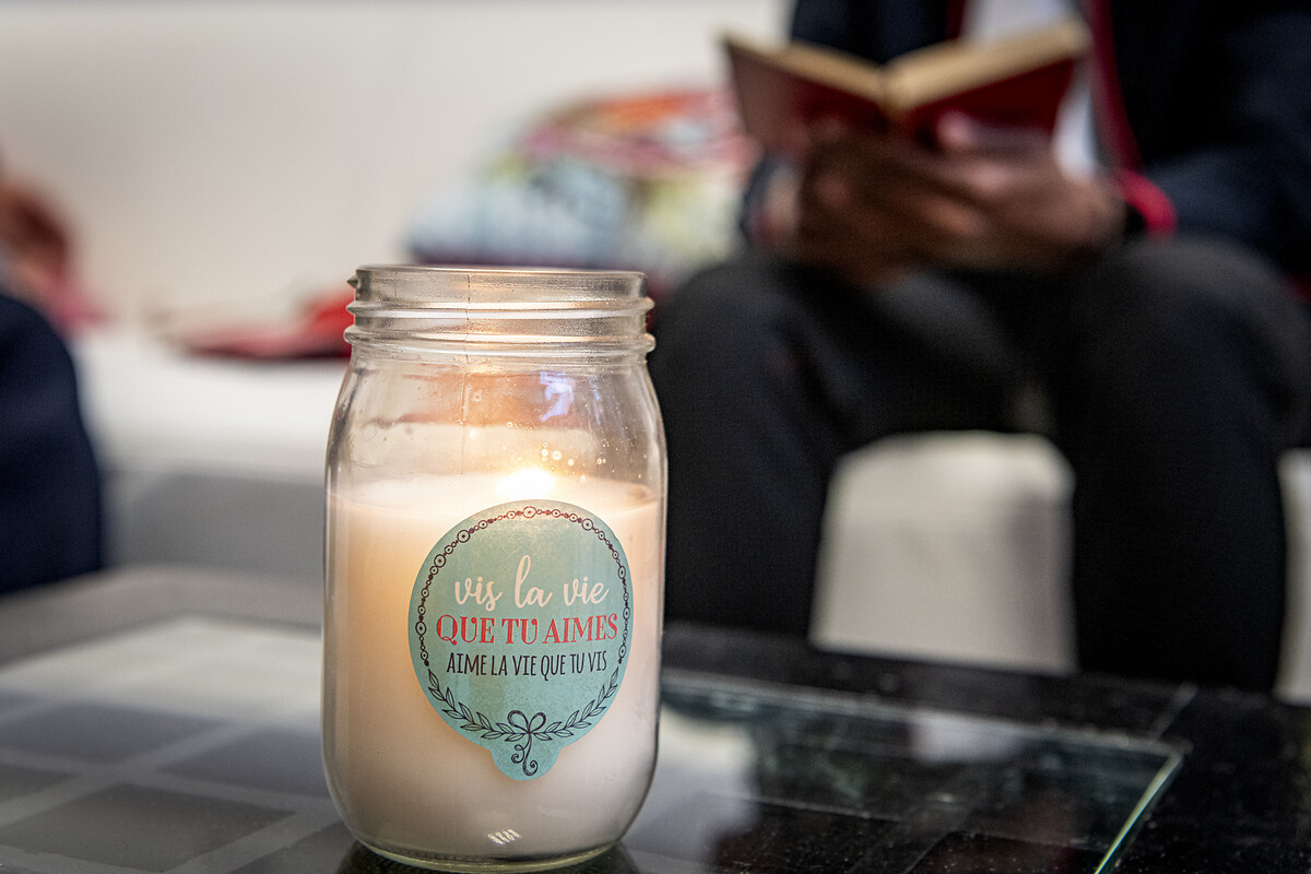 Congrégation Armée du salut - Poste de Nîmes Janvier 2024.• illustration.• bougie